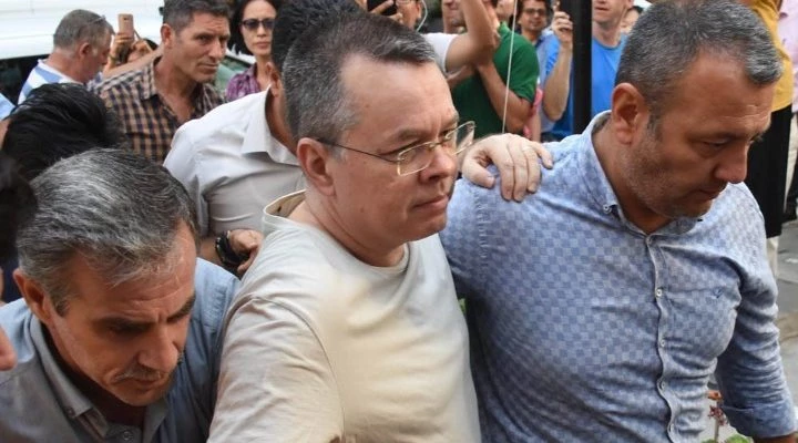 WP: Τέλος οι κυρώσεις αν αφήσουν ελεύθερο τον Μπράνσον οι Τούρκοι…